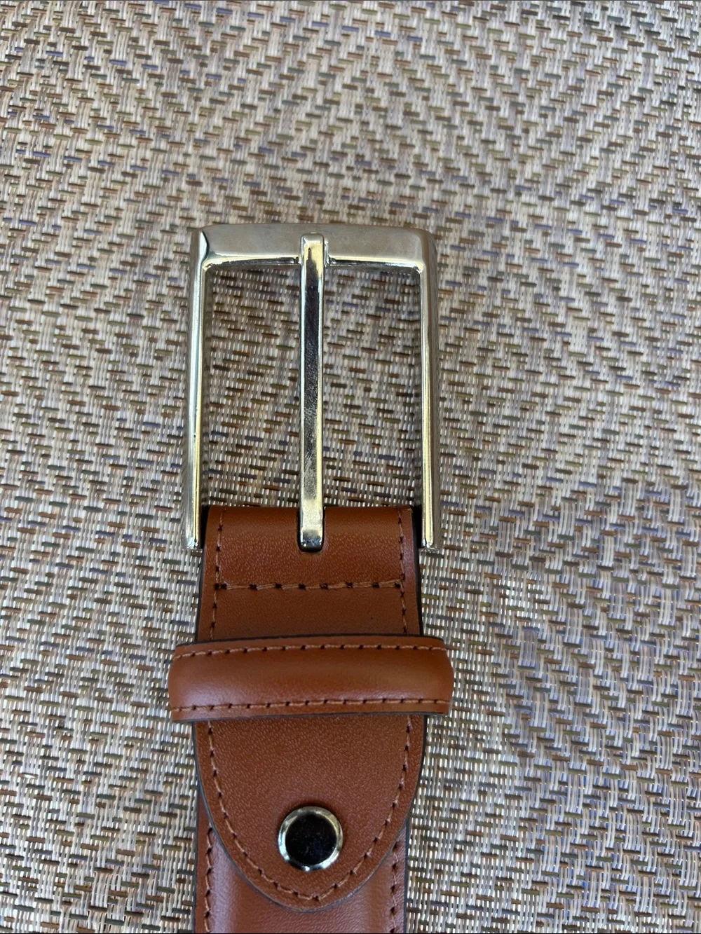 BECKETT SIMONON Classic Tan Leather Men's Belt with silver buckle. Size 34.